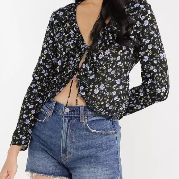 Abercrombie & Fitch Ruffle Tie Front Blouse Size Small - Picture 1 of 7